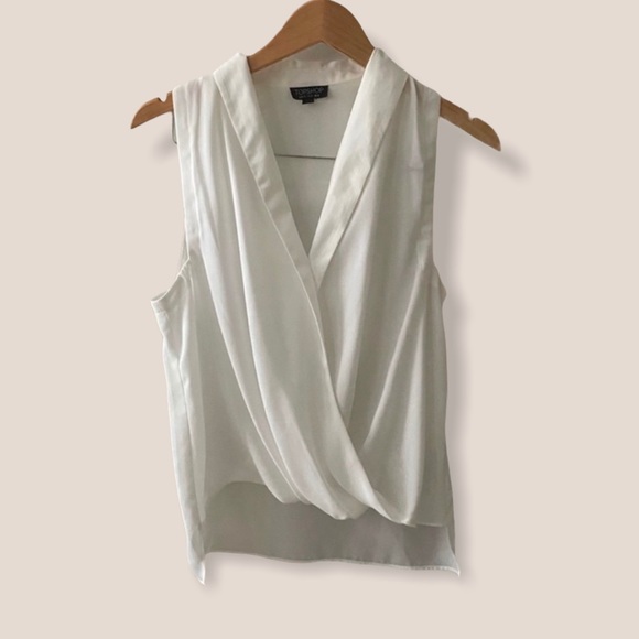 Topshop Tops - TOPSHOP White Plunge Front Vneck Sleeveless Blouse